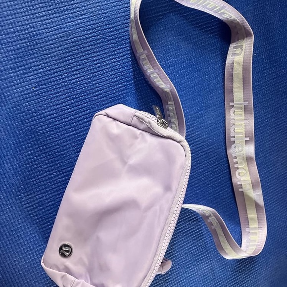 Lululemon Lilac everywhere belt Bag - Picture 1 of 4